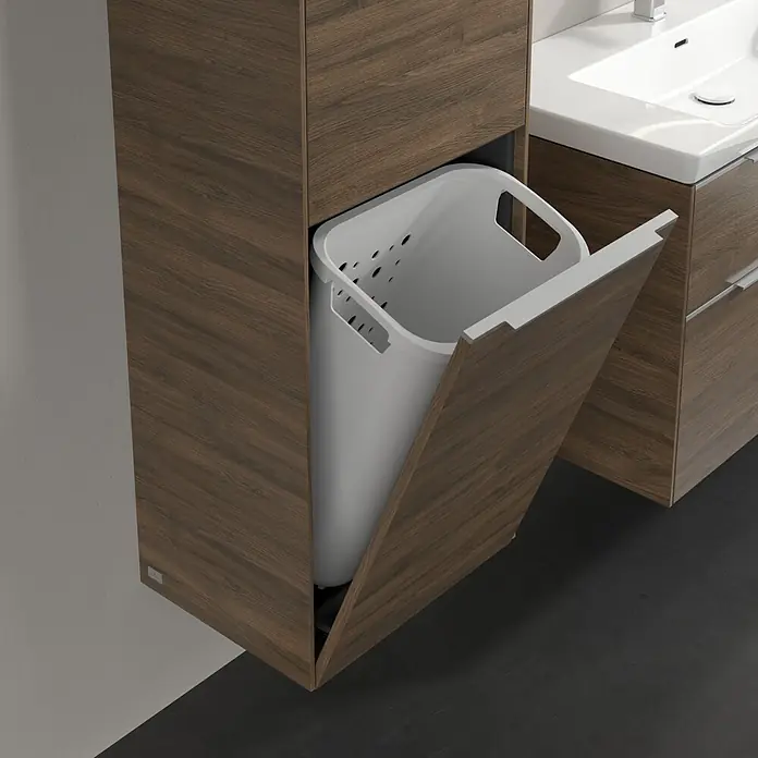 Villeroy & Boch Subway 3.0 Hochschrank - B x T x H: 40 x 36,2 x 171 cm, 1x Klappe mit Wäschekorb, 1x Tür, Arizona Oak, Farbe Griff: Aluminium glänzend, DIN Anschlag: Links - Holzfarbener Badezimmerschrank mit integriertem, ausziehbarem Wäschekorb für mehr Ordnung und Komfort im Bad.\n