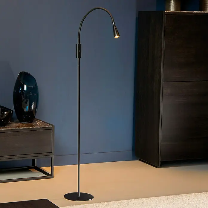 Lucide Zozy LED-Stehleuchte - 4 W, Höhe: 145 cm, Schwarz, Neutralweiß - Elegante schwarze Stehlampe mit schwenkbarem Arm und sanftem Lichtschein, perfekt für eine stilvolle Beleuchtung im Wohnbereich.