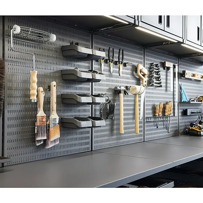 Elfa Garage+ by Elfa Wandhalter - L x B x H: 4,8 x 2,1 x 19 cm - Werkstatt-Organisation mit Werkzeugen und Zubehör an einer Lochplatte, bietet optimalen Stauraum und schnellen Zugriff.