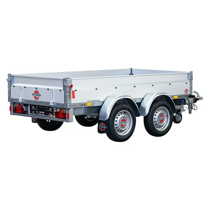 Stema Anhänger BASIC ST 1500-25-13.2 - Nutzlast: 1.140 kg, Doppelachser, Kasteninnenmaß: 251 x 128 x 35 cm, Gebremst - Ein silberner STEMRA-Anhänger mit doppelter Achse, der eine robuste und zuverlässige Transportlösung darstellt.