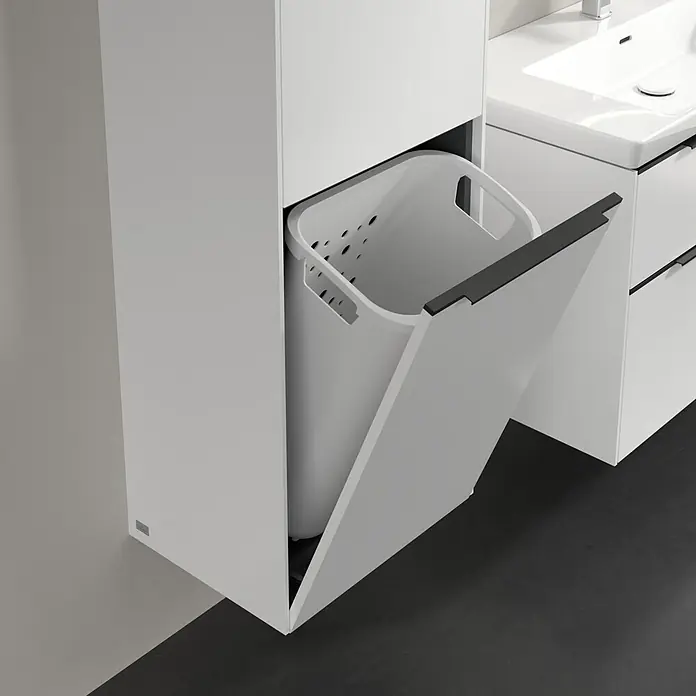 Villeroy & Boch Subway 3.0 Hochschrank - B x T x H: 40 x 36,2 x 171 cm, 1x Klappe mit Wäschekorb, 1x Tür, Pure White, Farbe Griff: Volcano black, DIN Anschlag: Links - Weißer Badezimmerschrank mit ausziehbarer Wäschetonne. Moderne Badmöbel zur stilvollen Aufbewahrung der Wäsche.