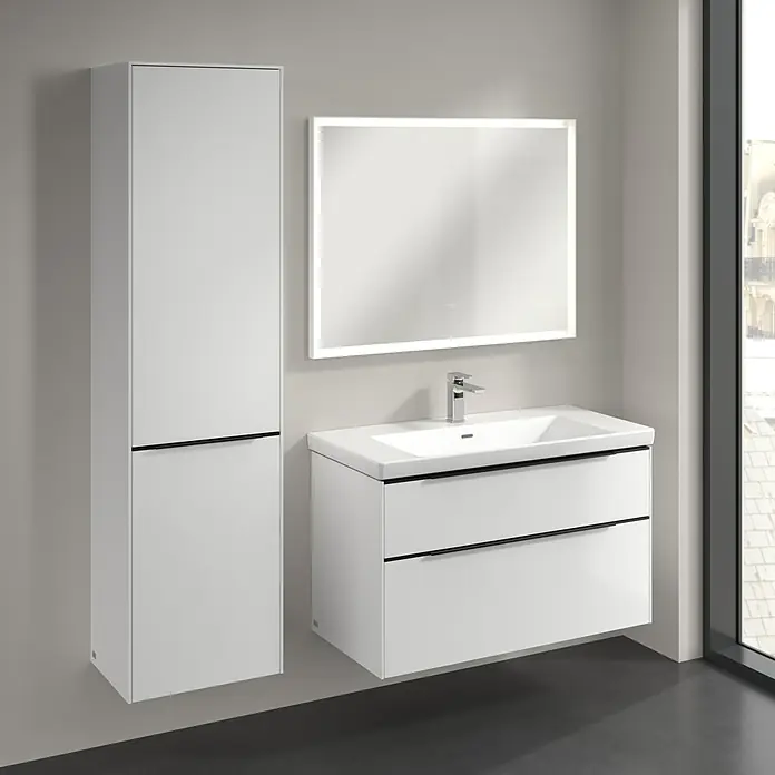 Villeroy & Boch Subway 3.0 Hochschrank - B x T x H: 40 x 36,2 x 171 cm, 1x Klappe mit Wäschekorb, 1x Tür, Brilliant White, Farbe Griff: Volcano black, DIN Anschlag: Links - Badezimmereinrichtung mit weißem Waschtischunterschrank, Spiegelschrank und Hochschrank. Modernes Design für ein stilvolles Badezimmer.