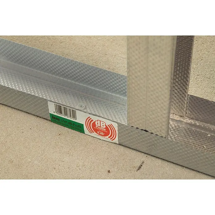 Knauf UW-Rahmenprofil - 4.000 x 50 x 40 mm, Stahl - Detailaufnahme eines Knauf UW-dB-Profils, das für Schallschutz in Trockenbauwänden verwendet wird.