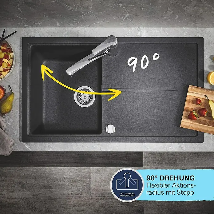 Grohe QuickFix Start Spültischarmatur - Schwarz, Schwenkbar, Matt - Das Bild zeigt eine moderne, schwarze Küchenspüle mit einem Einhebelmischer. Die Spüle verfügt über ein geräumiges Becken und eine Abtropffläche.