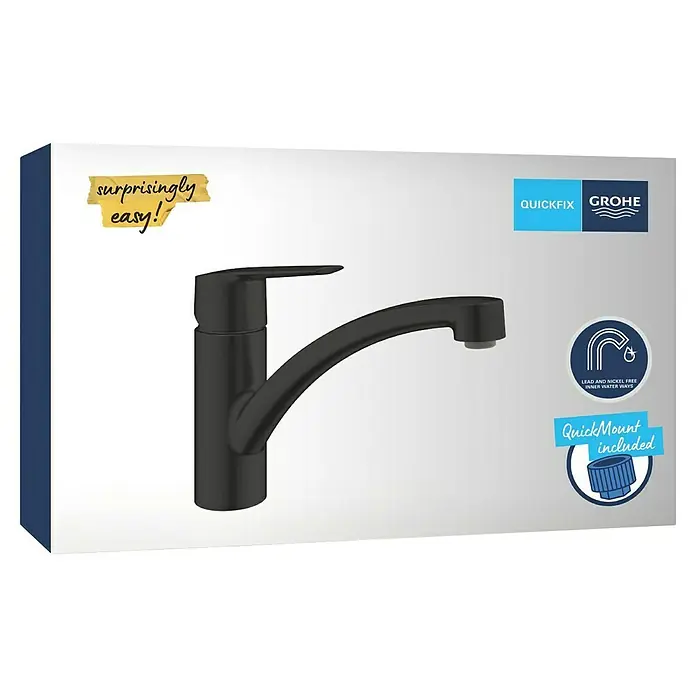 Grohe QuickFix Start Spültischarmatur - Ausladung Armatur: 227 mm, Schwarz, Schwenkbereich: 140 ° - Produktverpackung einer schwarzen Küchenarmatur von Grohe Quickfix mit dem Slogan "Überraschend einfach!" und Hinweisen zu QuickMount und bleifreien Wasserwegen.