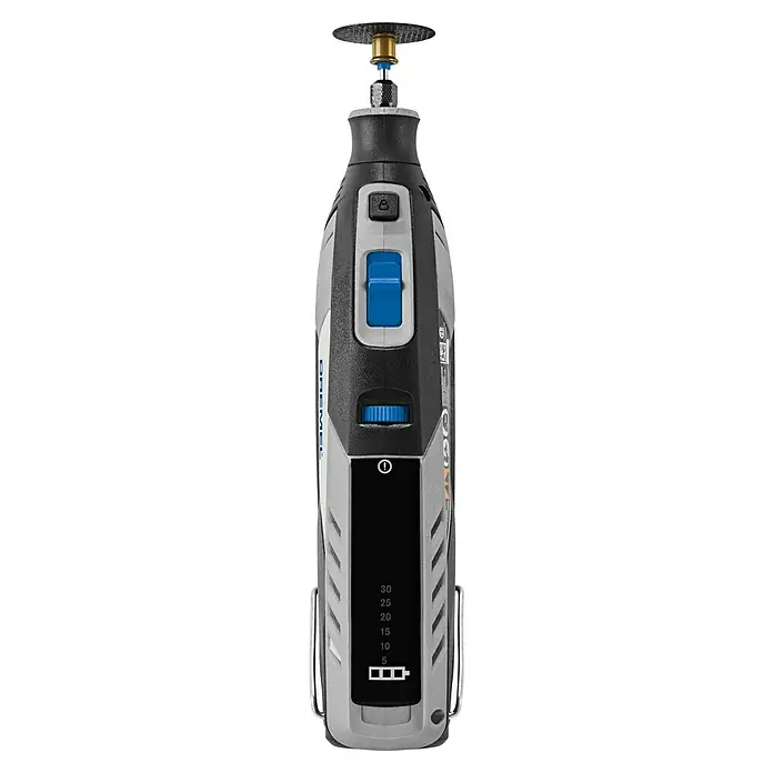 Akku-Multifunktionswerkzeug - 12 V, 1 Akku, 2 Ah, 65-tlg. Zubehör + 5 Vorsätze + Tragekoffer - Detaillierte Ansicht eines Dremel Multifunktionswerkzeugs mit Schleifscheibe. Perfekt für präzise Arbeiten in Werkstatt & Hobby.