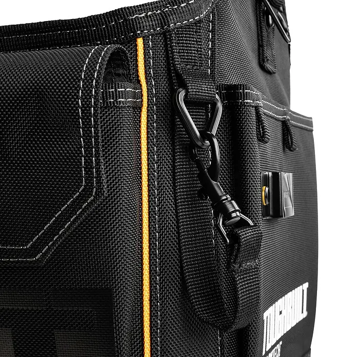 ToughBuilt StackTech Bolsa para herramientas Tool Tote - L x An x Al: 300 x 450 x 350 mm, Poliéster - Primer plano de un portaherramientas Toughbuilt con bolsillos, una franja amarilla y un mosquetón negro.