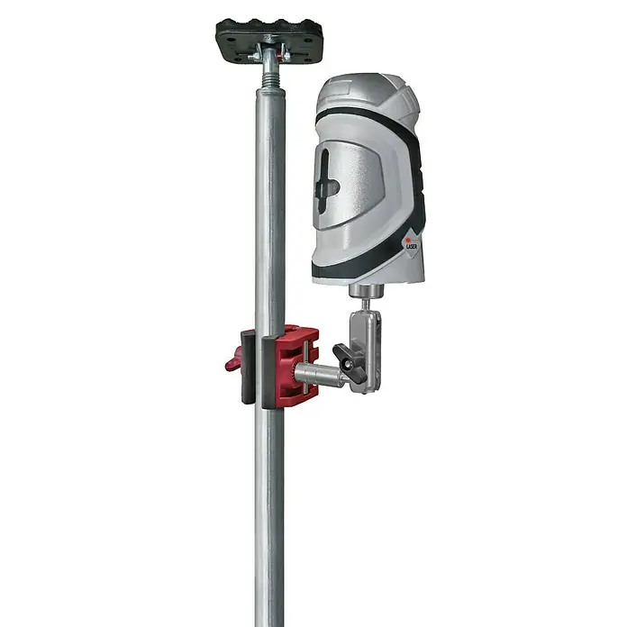 Piher Soporte universal 34061 - Anchura de expansión: 1,8 cm - 4,8 cm, Apertura máxima: 48 mm - Un dispositivo de nivelación está conectado a un poste, produciendo un rayo láser rojo, ideal para mediciones precisas.