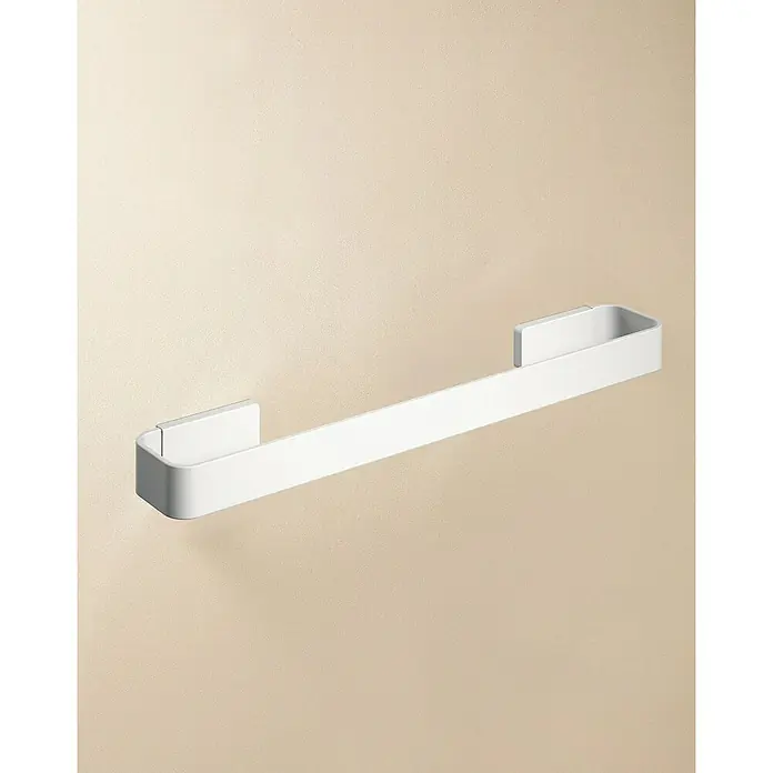 Cosmic Toallero de barra Nea - Ancho: 40 cm, Blanco, Mate - Toallero de metal blanco montado en una pared clara. Un accesorio de baño moderno para colgar toallas.