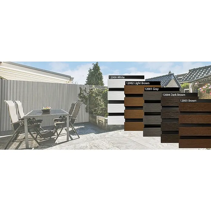Wandpaneelmuster WPC Outdoor - 70 x 219 x 26 mm, 5 Stk. - Außenaufnahme mit Sichtschutzzaun aus Paneelen in verschiedenen Farben, die auf der Terrasse für Privatsphäre und Stil sorgen.