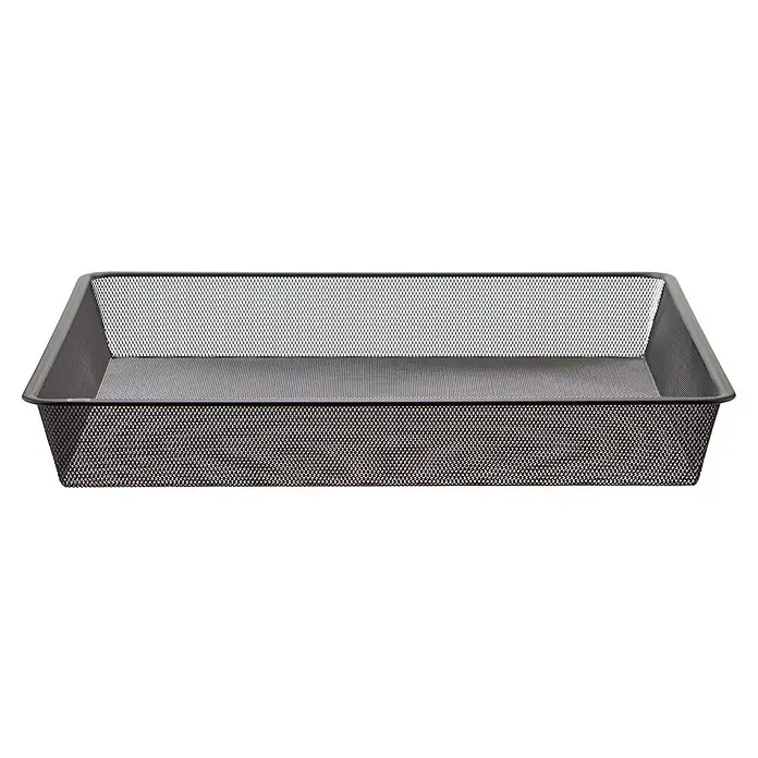 Elfa Garage+ by Elfa Gitterkorb - L x B x H: 40 x 60 x 8,5 cm, Matt grau - Nahaufnahme eines rechteckigen, perforierten Metallkorbs mit erhöhten Seiten. Dieser Aufbewahrungskorb ist ideal für Büro oder Zuhause.