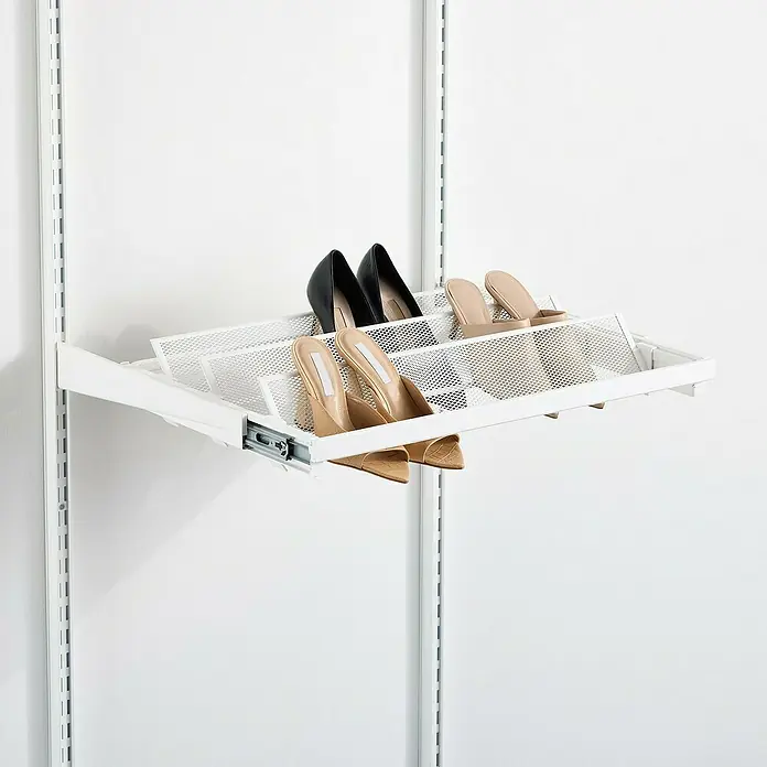 Elfa Décor+ by Elfa Schuhauszug - L x B x H: 40 x 60 x 7,5 cm, Matt weiß, Passend für: Regalsystem Décor by Elfa, 3 Stk. - Schuhablage mit eleganten Schuhen. Die weiße Metallablage ist platzsparend im Schrank integriert und bietet stilvolle Aufbewahrung.