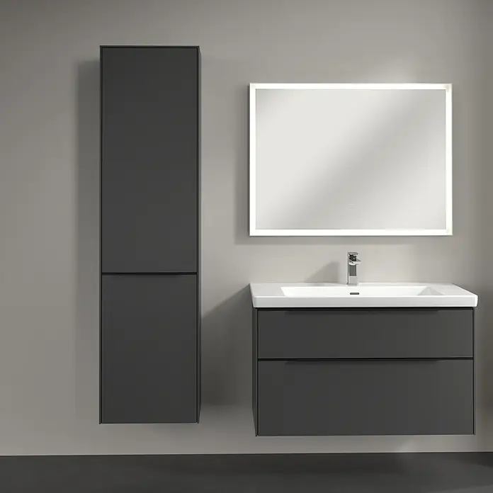Villeroy & Boch Subway 3.0 Hochschrank - B x T x H: 40 x 36,2 x 171 cm, 1x Klappe mit Wäschekorb, 1x Tür, Graphite, Farbe Griff: Volcano black, DIN Anschlag: Links - Graues Badezimmer-Set mit Waschbeckenunterschrank, Spiegelschrank mit Beleuchtung und Hochschrank für ein modernes Ambiente.