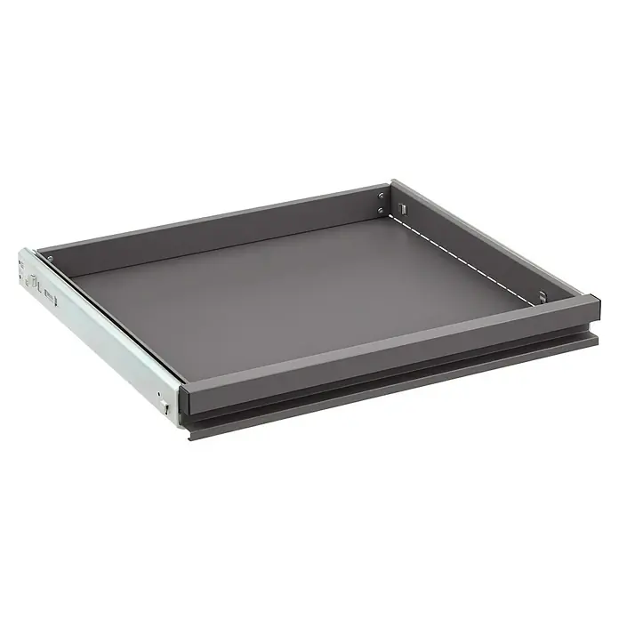Elfa Garage+ by Elfa Schublade - 49,7 x 55,6 x 5,9 cm, Grau matt - Bild einer Schublade mit grauer Innenseite und metallischen Schienen, die Funktionalität und modernes Design vereinen.