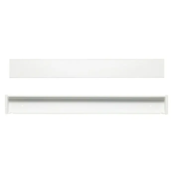 Elfa Décor+ by Elfa Kabelbox - L x B x H: 7,6 x 60 x 3,2 cm, Weiß - Aufnahme einer weißen Beleuchtungsvorrichtung, die ein sauberes und helles Design aufweist und sich ideal für moderne Innenräume eignet.