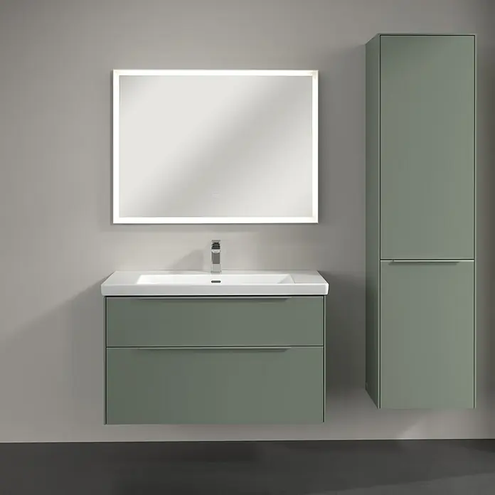 Villeroy & Boch Subway 3.0 Hochschrank - B x T x H: 40 x 36,2 x 171 cm, 1x Klappe mit Wäschekorb, 1x Tür, Soft Green, Farbe Griff: Aluminium glänzend, DIN Anschlag: Rechts - Elegantes Badezimmer-Set mit Waschbeckenunterschrank, LED-Spiegel und passendem Hochschrank in stilvollem Grün.