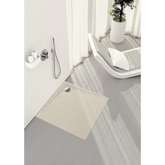 Duschboard Velto - L x B: 90 x 90 cm, Cashmere Stone, Materialspezifizierung: Mattierte Oberfläche mit Steinstruktur - Ein ebenerdiger Duschbereich mit sandfarbener Duschwanne fügt sich nahtlos in das helle, moderne Badezimmer ein.