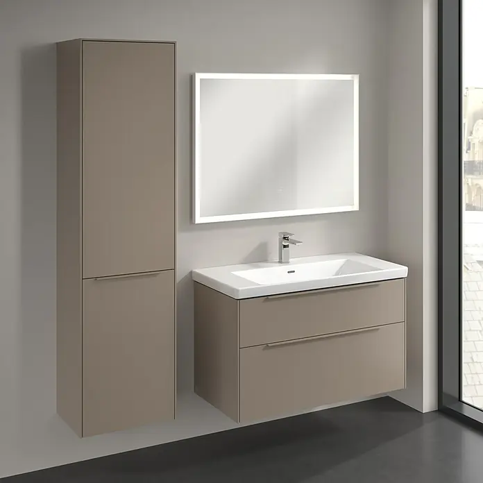 Villeroy & Boch Subway 3.0 Hochschrank - B x T x H: 40 x 36,2 x 171 cm, 1x Klappe mit Wäschekorb, 1x Tür, Taupe, Farbe Griff: Taupe, DIN Anschlag: Links - Ein modernes Badezimmer-Set in Beige mit Waschbeckenunterschrank, Spiegelschrank und Hochschrank. Elegantes Design für ein stilvolles Bad.