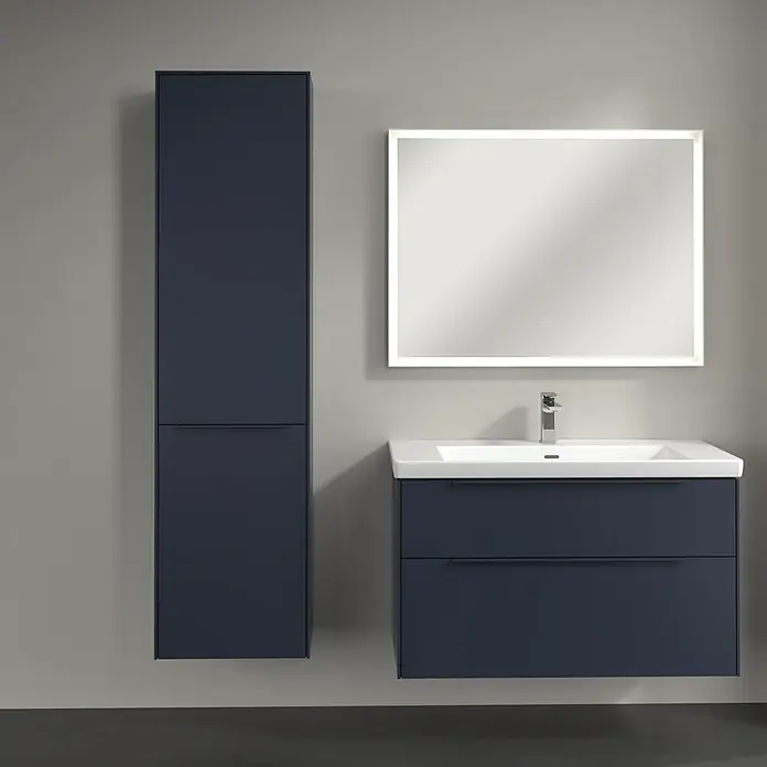 Villeroy & Boch Subway 3.0 Hochschrank - B x T x H: 40 x 36,2 x 171 cm, 1x Klappe mit Wäschekorb, 1x Tür, Marine Blue, Farbe Griff: Marine Blue, DIN Anschlag: Links - Modernes Badezimmer-Set in Blau mit Waschtisch, Unterschrank und Spiegelschrank für stilvolle Einrichtung.