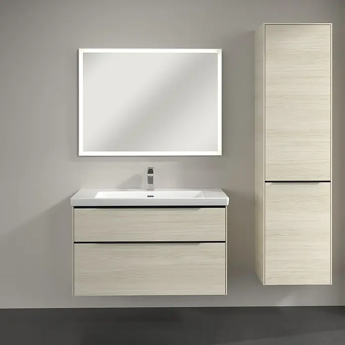 Villeroy & Boch Subway 3.0 Hochschrank - B x T x H: 40 x 36,2 x 171 cm, 1x Klappe mit Wäschekorb, 1x Tür, White Oak, Farbe Griff: Volcano black, DIN Anschlag: Rechts - Moderne Badezimmereinrichtung mit Waschtischunterschrank, Waschbecken und beleuchtetem Spiegel sowie einem passenden Hochschrank in Holzoptik.
