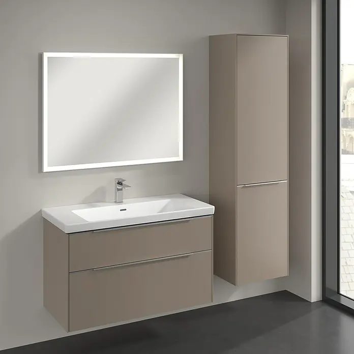 Villeroy & Boch Subway 3.0 Hochschrank - B x T x H: 40 x 36,2 x 171 cm, 1x Klappe mit Wäschekorb, 1x Tür, Taupe, Farbe Griff: Aluminium glänzend, DIN Anschlag: Rechts - Modernes Badezimmer-Ensemble mit Waschtischunterschrank, Waschbecken und Spiegelschrank mit Beleuchtung für ein stilvolles Ambiente.