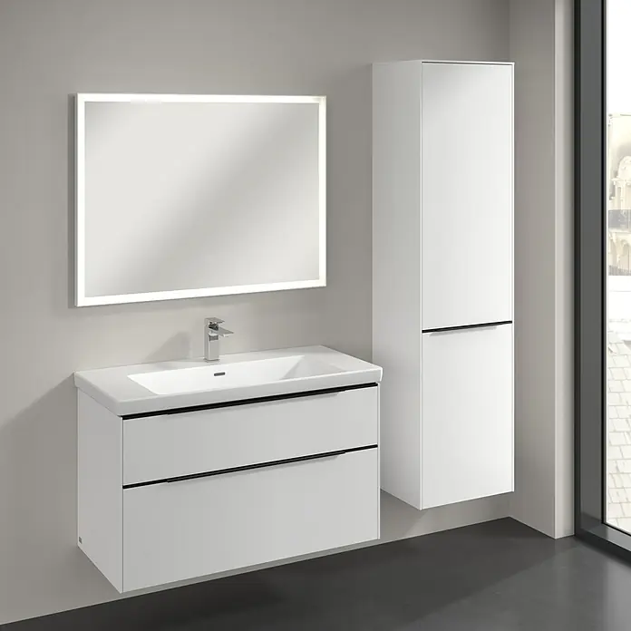 Villeroy & Boch Subway 3.0 Hochschrank - B x T x H: 40 x 36,2 x 171 cm, 1x Klappe mit Wäschekorb, 1x Tür, Pure White, Farbe Griff: Volcano black, DIN Anschlag: Rechts - Moderne Badezimmerkonsole mit Waschbecken, beleuchtetem Spiegel und passendem Hängeschrank in minimalistischem Design.