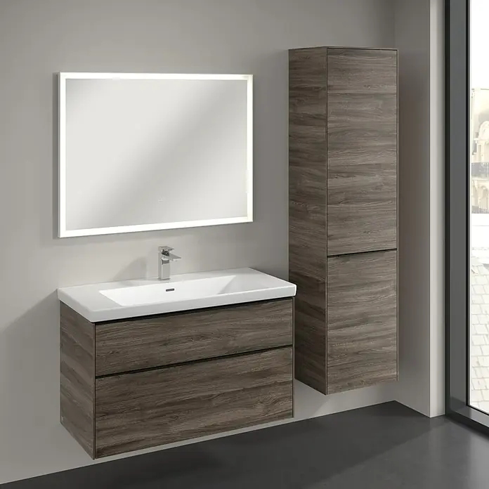 Villeroy & Boch Subway 3.0 Hochschrank - B x T x H: 40 x 36,2 x 171 cm, 1x Klappe mit Wäschekorb, 1x Tür, Stone Oak, Farbe Griff: Volcano black, DIN Anschlag: Rechts - Badezimmer mit Waschtischunterschrank und Spiegelschrank mit Beleuchtung und Hochschrank in Holzoptik.