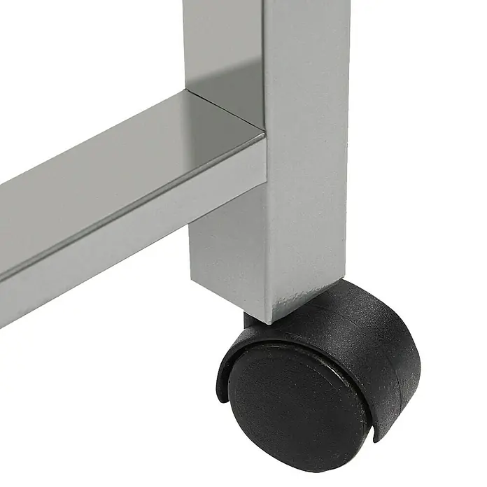 Versa Carro de cocina - L x An x Al: 76 x 40 x 82 cm, Gris - Primer plano de un carrito plateado con una rueda giratoria negra. El diseño es moderno y minimalista, perfecto para el hogar contemporáneo.