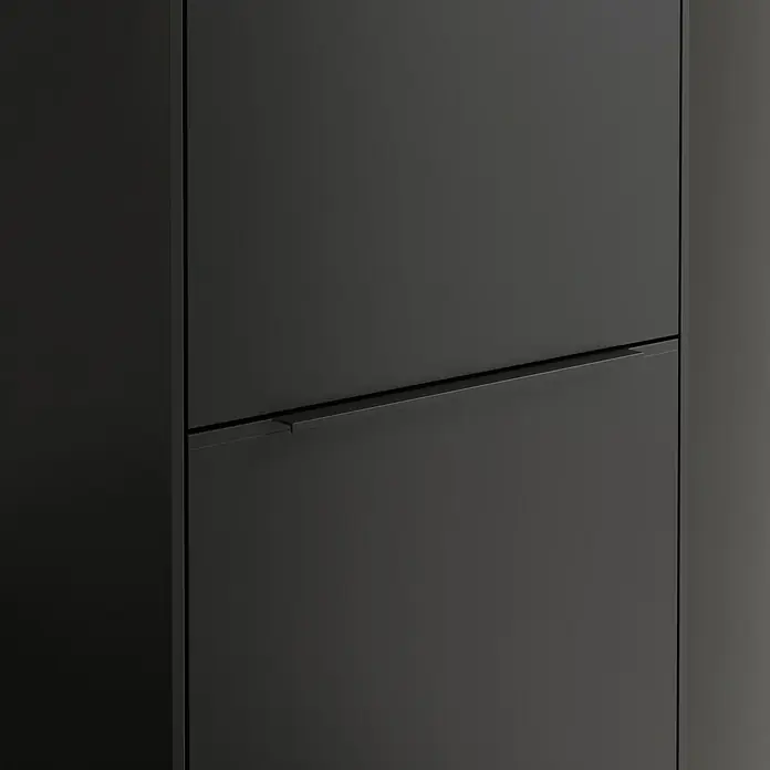 Villeroy & Boch Subway 3.0 Hochschrank - B x T x H: 40 x 36,2 x 171 cm, 1x Klappe mit Wäschekorb, 1x Tür, Volcano Black, Farbe Griff: Volcano black, DIN Anschlag: Rechts - Elegantes, modernes, schwarzes Möbelstück mit minimalistischem Griffdesign. Perfekt für ein stilvolles Interieur.