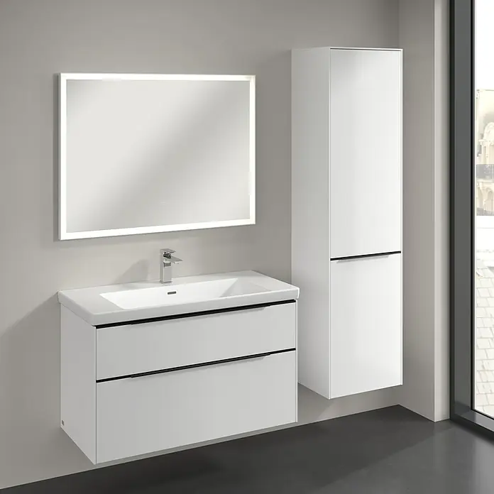 Villeroy & Boch Subway 3.0 Hochschrank - B x T x H: 40 x 36,2 x 171 cm, 1x Klappe mit Wäschekorb, 1x Tür, Brilliant White, Farbe Griff: Volcano black, DIN Anschlag: Rechts - Modernes Badezimmer-Set mit weißem Waschtischunterschrank, LED-beleuchtetem Spiegel und Hochschrank für ein stilvolles Ambiente.