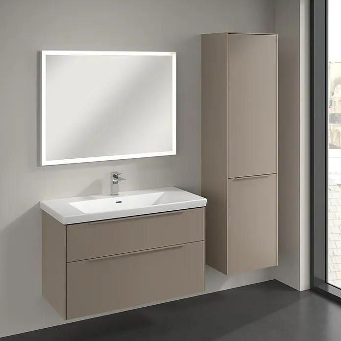 Villeroy & Boch Subway 3.0 Hochschrank - B x T x H: 40 x 36,2 x 171 cm, 1x Klappe mit Wäschekorb, 1x Tür, Taupe, Farbe Griff: Taupe, DIN Anschlag: Rechts - Stilvolles Badezimmer-Ensemble mit Waschtischunterschrank, Aufsatzwaschbecken, beleuchtetem Spiegel und Hochschrank in Taupe für moderne Eleganz.