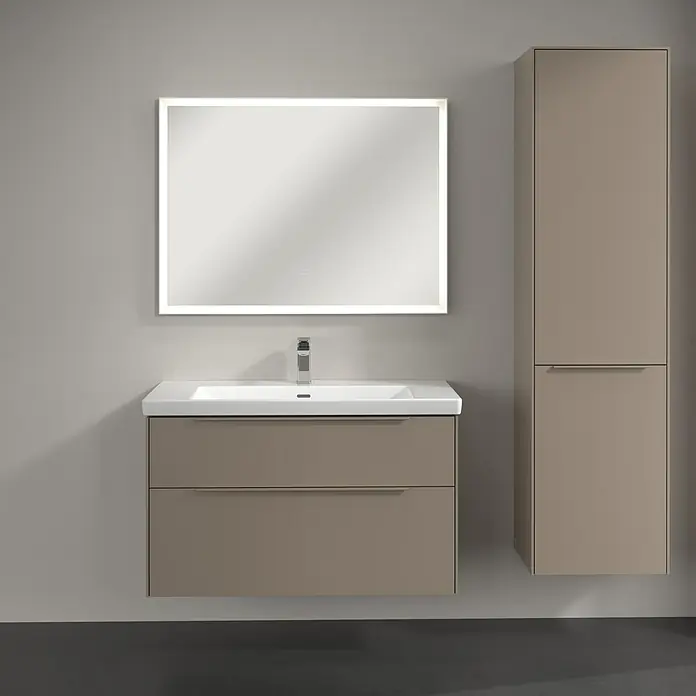 Villeroy & Boch Subway 3.0 Hochschrank - B x T x H: 40 x 36,2 x 171 cm, 1x Klappe mit Wäschekorb, 1x Tür, Taupe, Farbe Griff: Taupe, DIN Anschlag: Rechts - Elegantes Badezimmer-Set mit Waschbeckenunterschrank, Waschtisch und Spiegelschrank mit integrierter Beleuchtung.