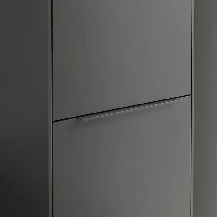 Villeroy & Boch Subway 3.0 Hochschrank - B x T x H: 40 x 36,2 x 171 cm, 1x Klappe mit Wäschekorb, 1x Tür, Graphite, Farbe Griff: Graphite, DIN Anschlag: Rechts - Moderne graue Schubladen mit einem minimalistischen Griff. Das Möbelstück ist stilvoll und funktional.