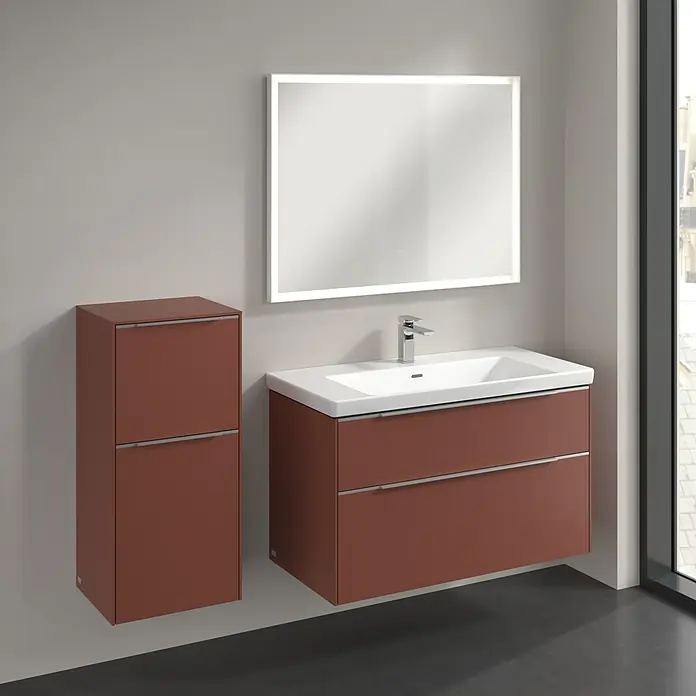 Villeroy & Boch Subway 3.0 Seitenschrank - B x T x H: 40 x 36,2 x 86 cm, Wine Red, DIN Anschlag: Links, Farbe Griff: Aluminium glänzend - Modernes Badezimmer-Set mit Unterschrank, Waschbecken und beleuchtetem Spiegel in stilvollem Design.