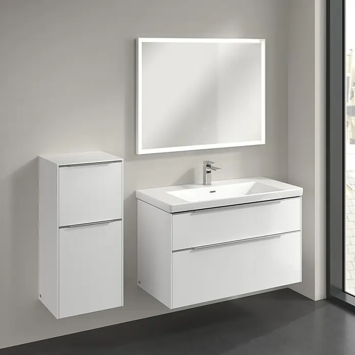 Villeroy & Boch Subway 3.0 Seitenschrank - B x T x H: 40 x 36,2 x 86 cm, Brilliant White, DIN Anschlag: Links, Farbe Griff: Aluminium glänzend - Elegantes Badezimmer-Set mit weißem Waschtischunterschrank, Spiegelschrank und Hochschrank. Modernes Design für ein stilvolles Badambiente.