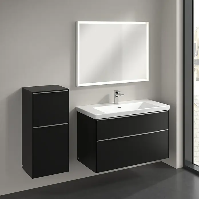 Villeroy & Boch Subway 3.0 Seitenschrank - B x T x H: 40 x 36,2 x 86 cm, Volcano Black, DIN Anschlag: Links, Farbe Griff: Aluminium glänzend - Elegantes Badezimmer-Set mit schwarzem Waschtischunterschrank, Waschbecken, Spiegelschrank und Hochschrank für ein modernes Ambiente.