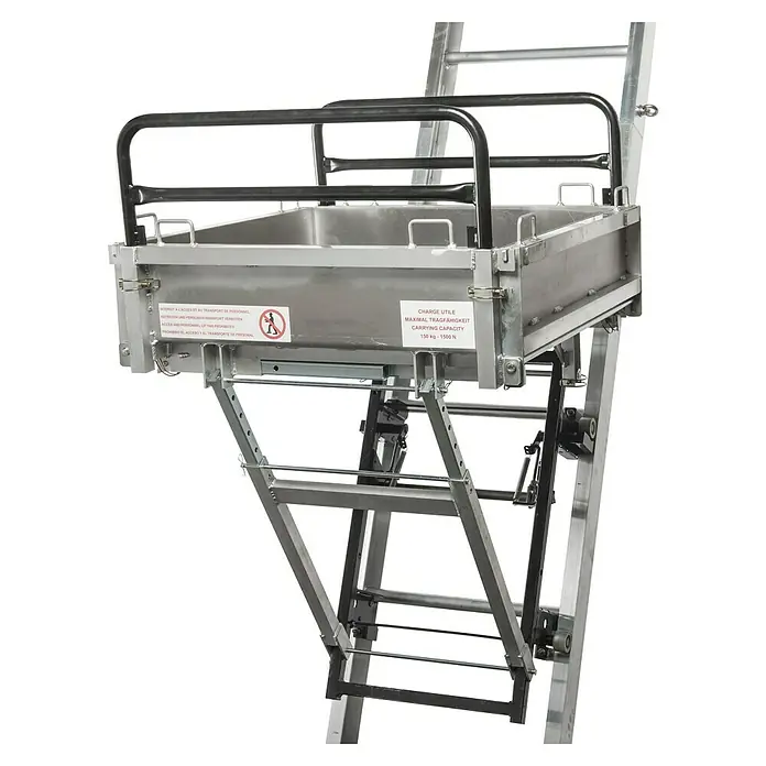 Haemmerlin Maxial Bauaufzug Plattform - Aluminium, Passend für: Bauaufzüge Maxial Premium, Excellium & Expert - Produktansicht eines Metallaufzugs mit Sicherheitsvorkehrungen und Warnhinweisen für sicheren Gebrauch.