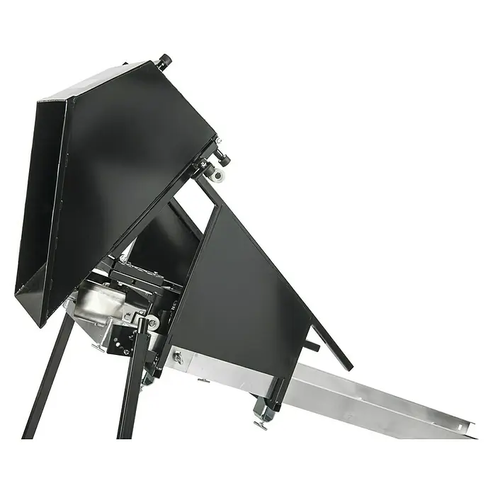 Haemmerlin Maxial Kippmulde / Kippkübel - Stahl, 65 l, Passend für: Bauaufzug Maxial Premium, Excellium & Expert - Detailaufnahme einer schräg stehenden, schwarzen Maschine mit silbernen Komponenten. Die Konstruktion wirkt stabil und technisch.