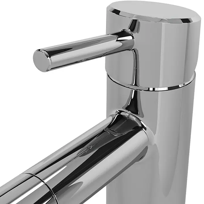 Grohe Concetto Spültischarmatur - Chrom, Glänzend, Ausziehbar - Nahaufnahme eines modernen, verchromten Wasserhahns mit klaren Linien und reflektierender Oberfläche. Ideal für stilvolle Badezimmer.