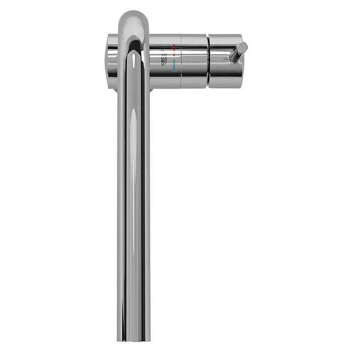Grohe Spültischarmatur Minta - L-Auslauf, Chrom, Glänzend, Schwenkbar - Nahaufnahme einer eleganten, verchromten Grohe Armatur mit Temperaturregler und minimalistischem Design für moderne Badezimmer.