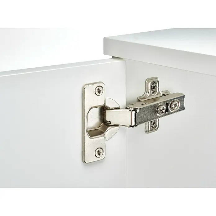 Hettich Topfscharnier - Vorliegend, Durchmesser Topf: 35 mm, Stahl, Öffnungswinkel: 105 °, Silber, Klemmen - Detailaufnahme eines Möbelscharniers an einer weißen Schranktür.