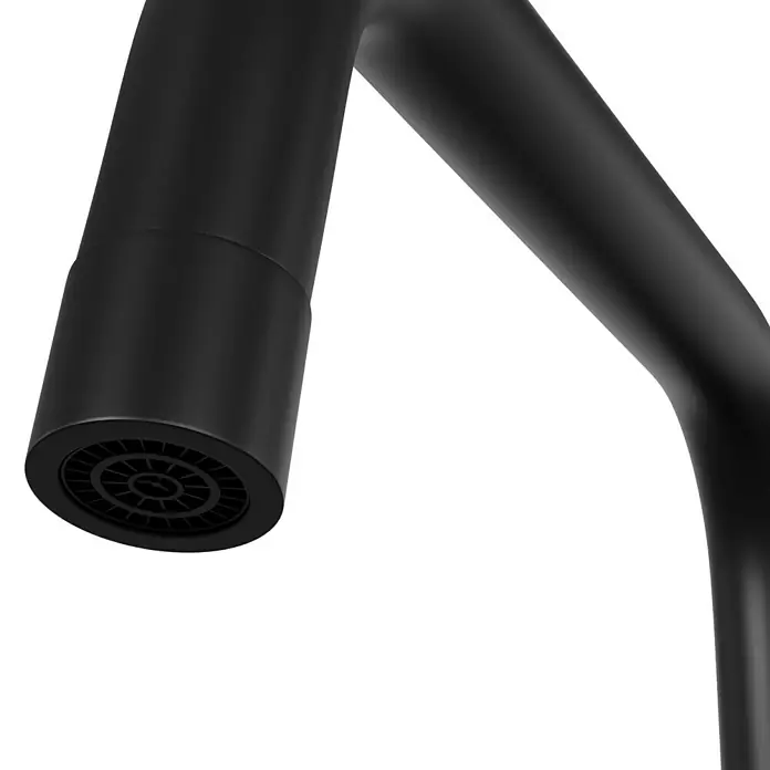 Grohe Start Spültischarmatur - Ausladung Armatur: 228 mm, Schwarz, Matt - Nahaufnahme eines modernen, mattschwarzen Wasserhahns, der durch sein minimalistisches Design besticht und Eleganz in jedes Badezimmer bringt.