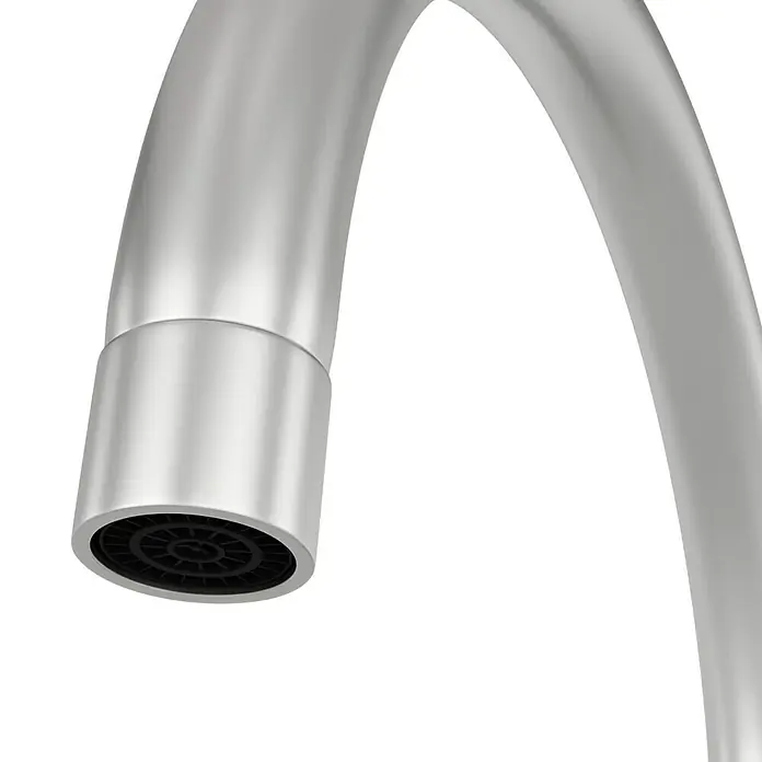 Grohe Concetto Spültischarmatur - Edelstahl, Schwenkbar - Nahaufnahme einer glänzenden Armatur mit einem schwarzen Wasserauslass. Präzise Verarbeitung und modernes Design im Detail.