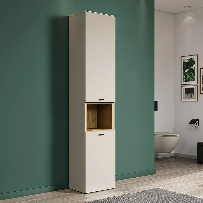 Trendteam Sao Paulo Hochschrank - B x T x H: 40 x 31 x 186 cm, Kaschmir/Evoke Eiche, Matt - Ein schlanker Badezimmerschrank in Weiß und Holzoptik steht vor einer grünen Wand und bietet stilvollen Stauraum.