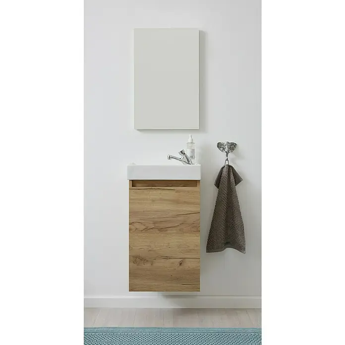 Trendteam Badmöbel-Set Champ - Evoke Eiche, Matt, B x T x H: 40 x 22 x 110 cm - Badezimmerwaschtisch mit Holzunterschrank, Waschbecken, Spiegel und Handtuchhalter mit Handtuch in einem modernen Badezimmer.