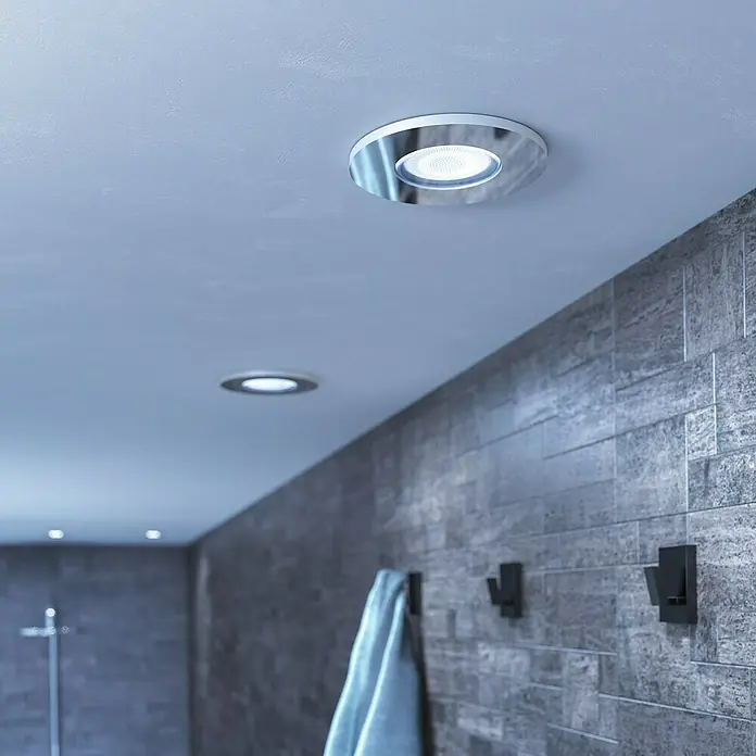 Philips Hue LED-Einbauleuchte rund White Ambience Adore - 4,2 W, Chrome, Neutralweiß, 1 Stk. - Deckenleuchte mit Chromrand im Badezimmer. Die LED-Leuchten sorgen für eine helle und moderne Beleuchtung.
