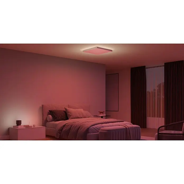 Philips Hue LED-Deckenleuchte Datura - 67 W, L x B x H: 60 x 60 x 5 cm, Weiß - Schlafzimmer mit einer modernen quadratischen Deckenleuchte, die ein sanftes, farbiges Licht ausstrahlt und eine entspannende Atmosphäre schafft.