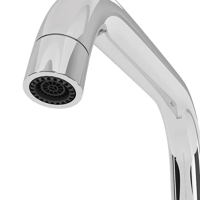 Hansgrohe Grifo de cocina Focus M41 - Caño en U, Cromo, Brillante - Primer plano de un grifo cromado moderno con un caño circular oscuro sobre un fondo negro.