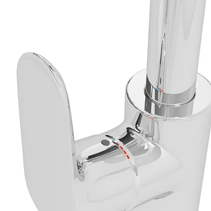 Hansgrohe Grifo de cocina Focus M41 - Caño en L, Cromo, Brillante - Primer plano de un grifo brillante con indicadores de temperatura, combinando diseño moderno y funcionalidad.