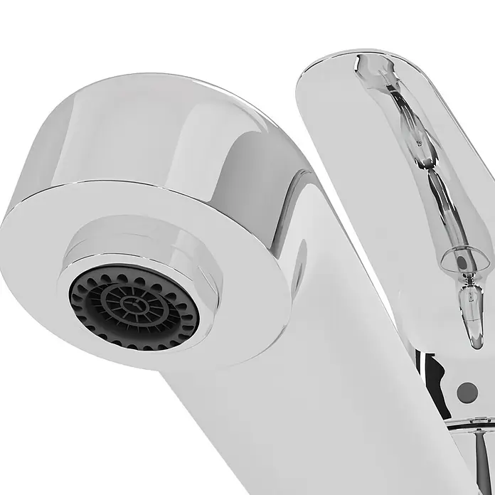 Hansgrohe Focus M41 Grifo de cocina - Cromo, Brillante - Primer plano de un grifo moderno y brillante con elementos cromados y una salida de agua negra sobre un fondo negro.